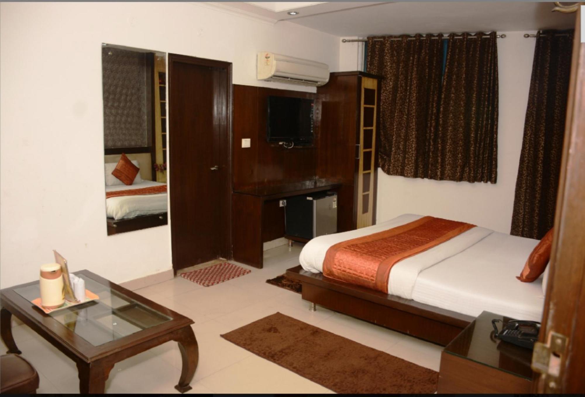 Capital O 6408 Hotel Delhi Heart Neu-Delhi Exterior foto